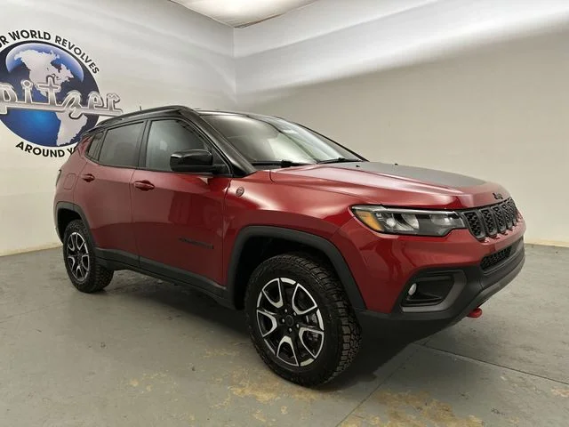 New 2026 Red Hot Pearl-Coat Exterior Paint Jeep Trailhawk image 11