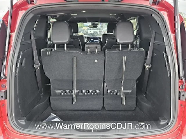 2026 Chrysler Pacifica Select - Photo 12