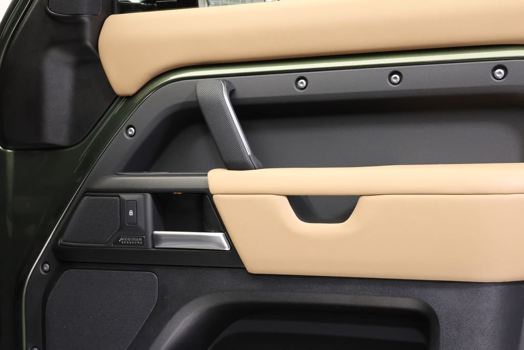 New 2026 Woolstone Green Land Rover X image 37
