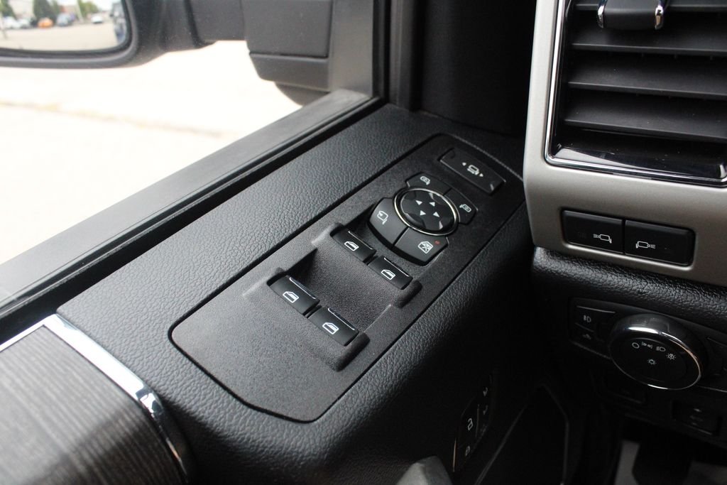 Used 2021 Black Metallic Ford Lariat image 8