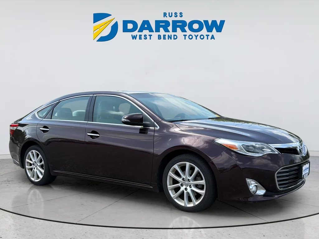 Used 2013 Red Toyota XLE Touring image 6