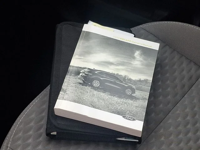Used 2020 Green Ford SE image 23