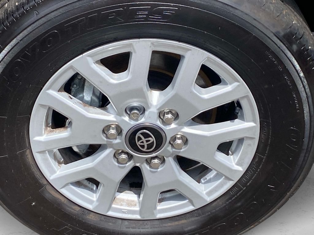 Used 2025 White Toyota SR5 image 28