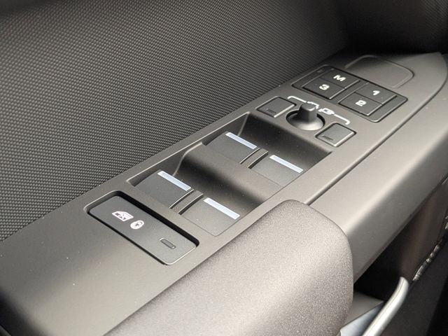 New 2026 Carpathian Grey Land Rover X-Dynamic SE image 27