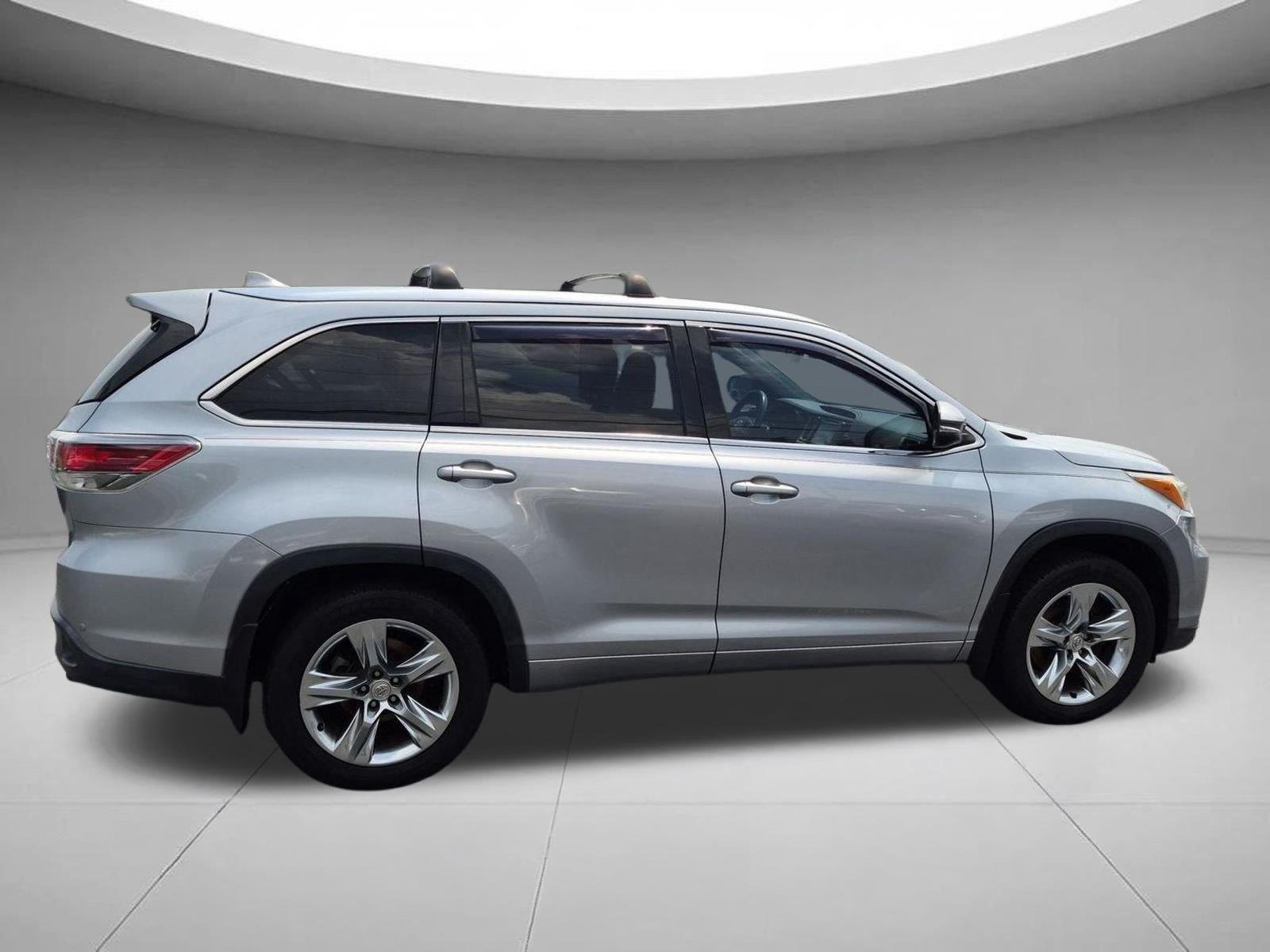 Used 2014 Silver Sky Metallic Toyota Limited image 6