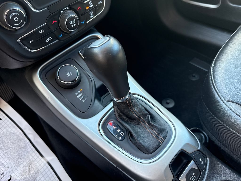 Used 2019 Gray Jeep Latitude image 21