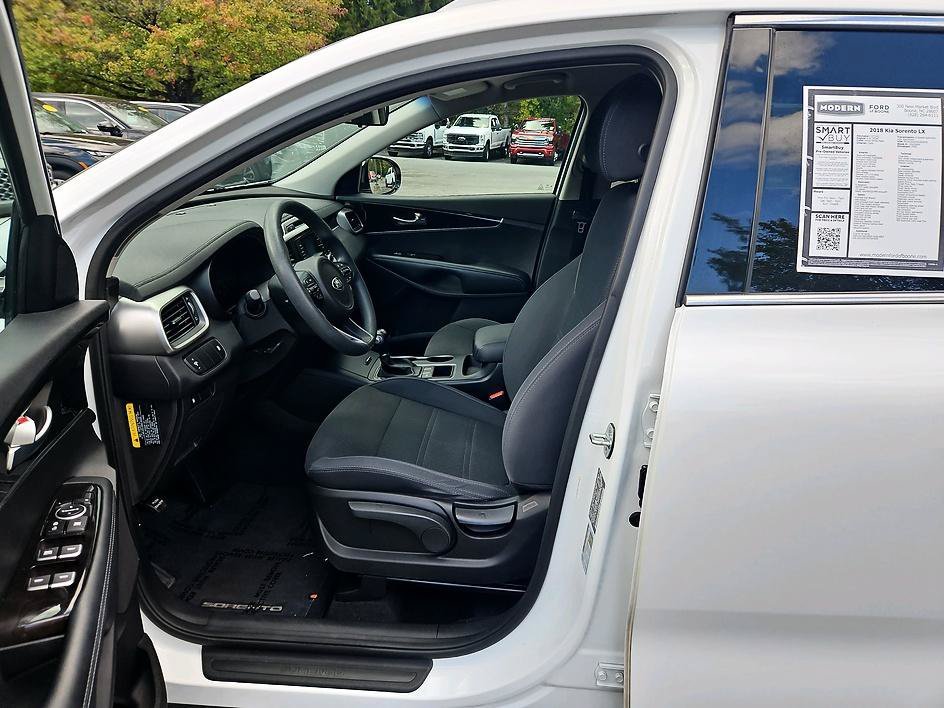 Used 2018 Snow White Pearl Kia LX V6 image 15