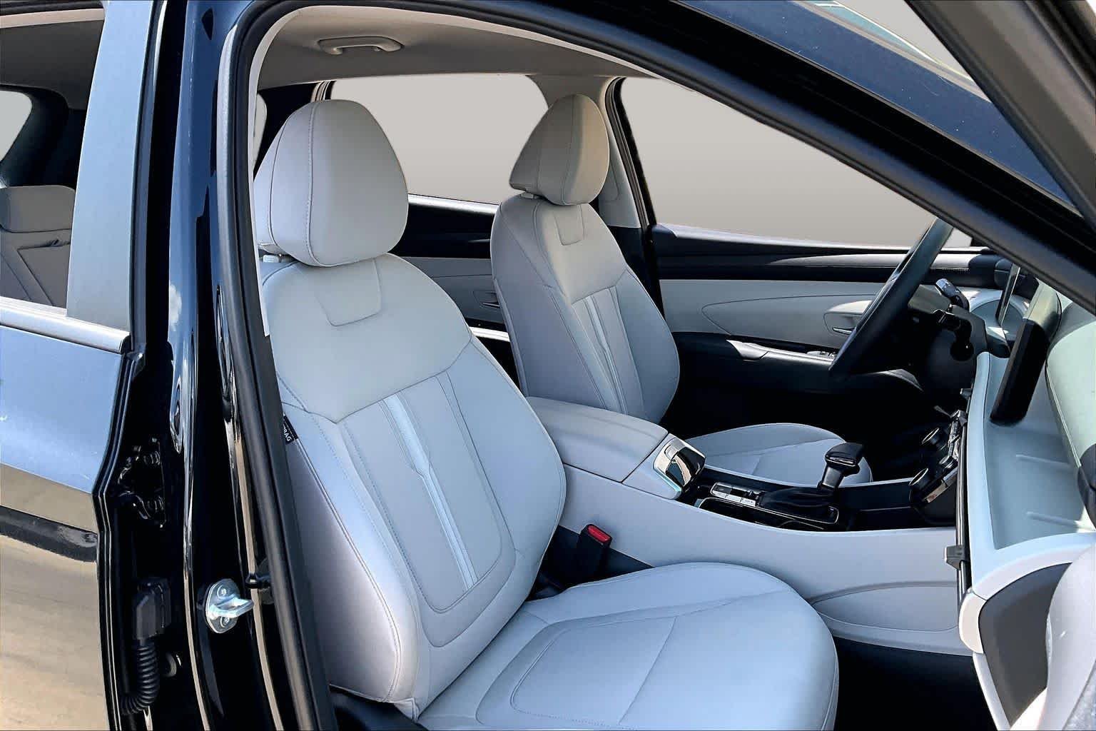 Used 2025 Phantom Black Hyundai SEL image 9