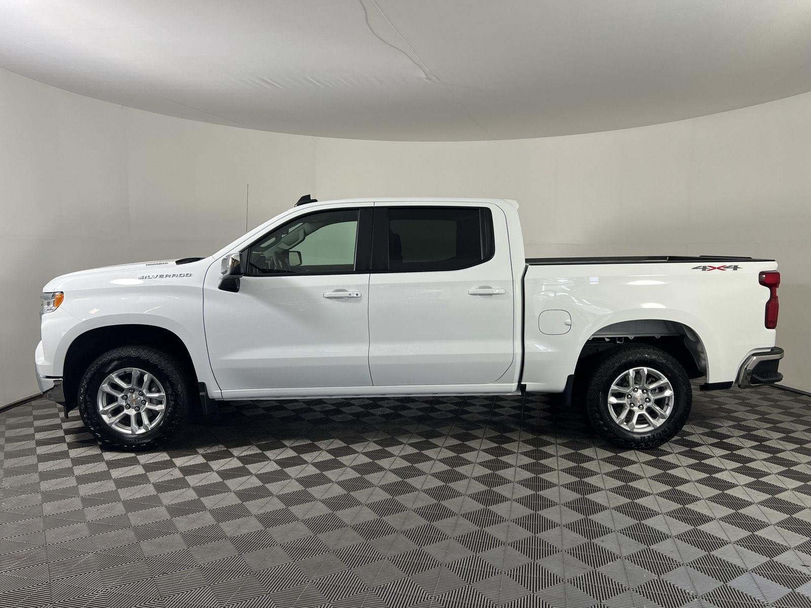Used 2026 Summit White Chevrolet LT image 6