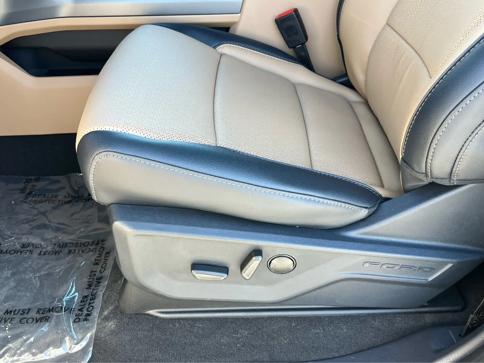 New 2026 Agate Black Metallic Ford F-350® Lariat® image 31