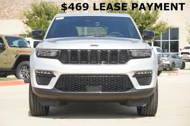 New 2025 Silver Zynith Exterior Paint Jeep Limited image 2