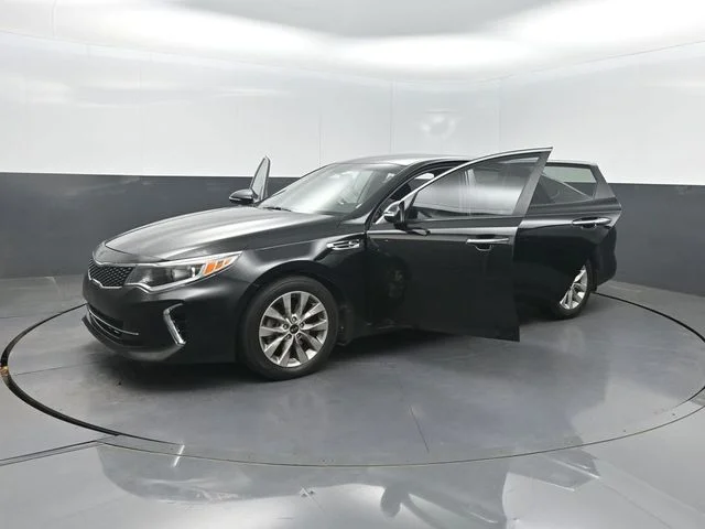 Used 2018 Black Kia S image 34