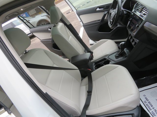 Used 2021 Pure White Volkswagen SEL image 12