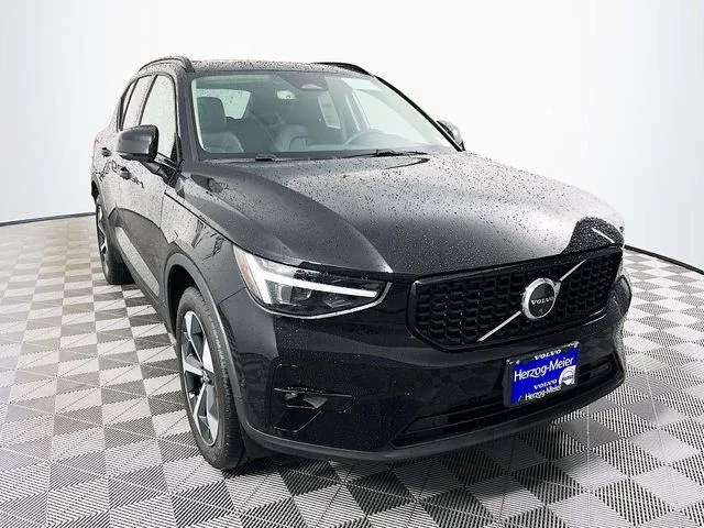 2026 Volvo XC40 B5 Plus Dark AWD's photo