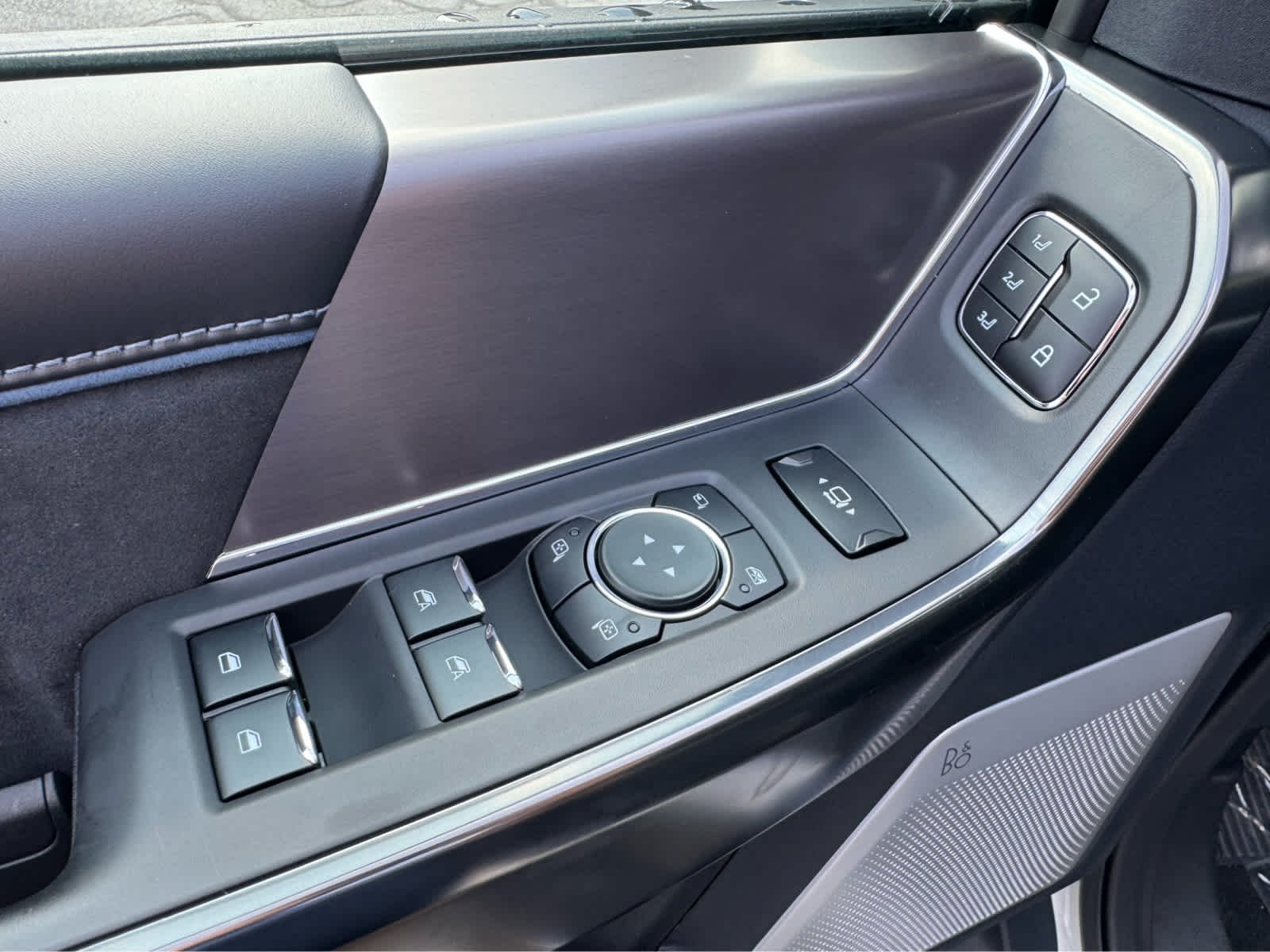 New 2026 Star White Metallic Tri-Coat Ford Platinum image 14