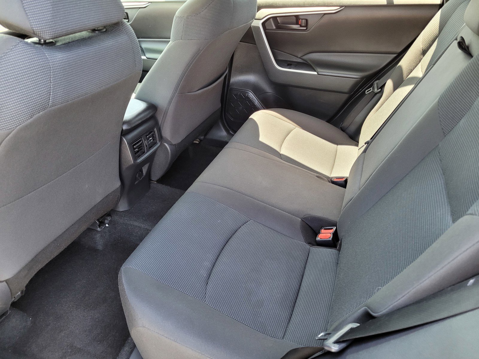 Used 2022  Toyota LE image 11