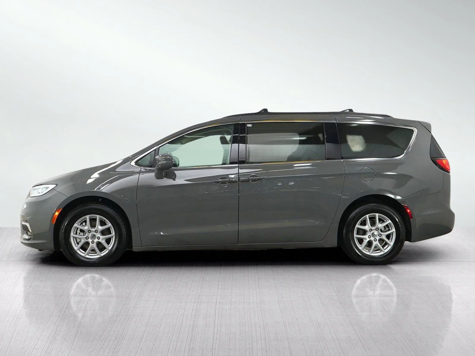 Used 2022 Chrysler Pacifica Touring L with VIN 2C4RC1BG5NR217796 for sale in Burnsville, Minnesota