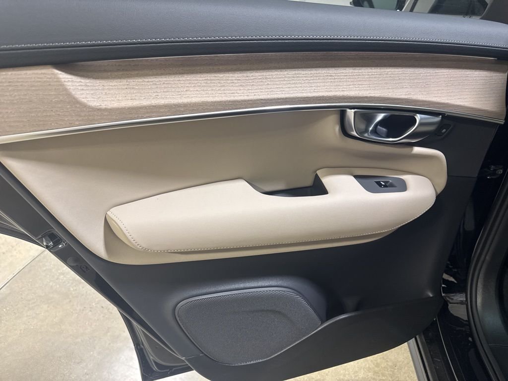 2026 Volvo XC90 Plus - Photo 20