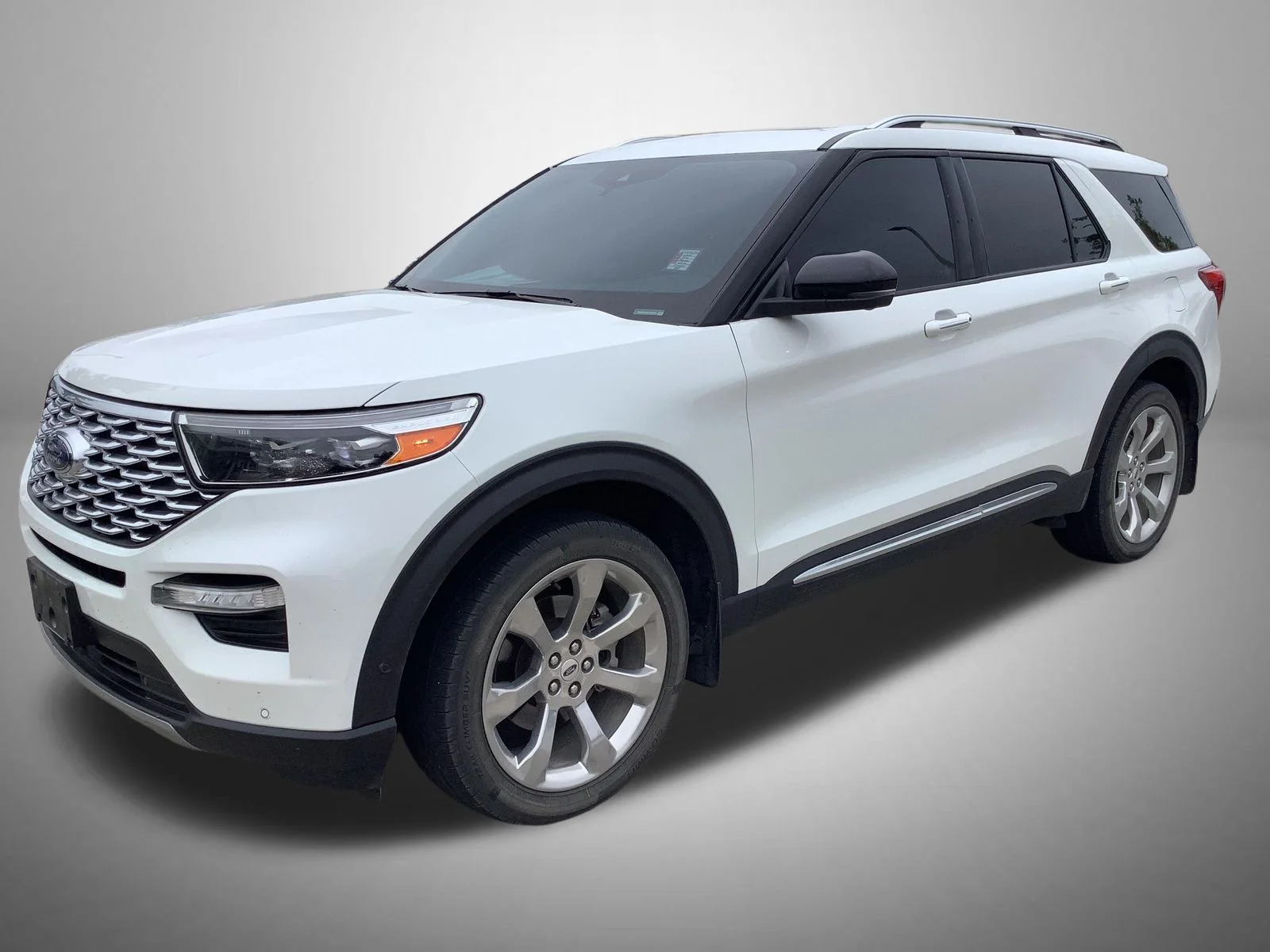 Used 2020 White Ford Platinum image 1