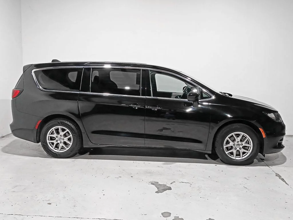 Used 2024 Black Chrysler LX image 7