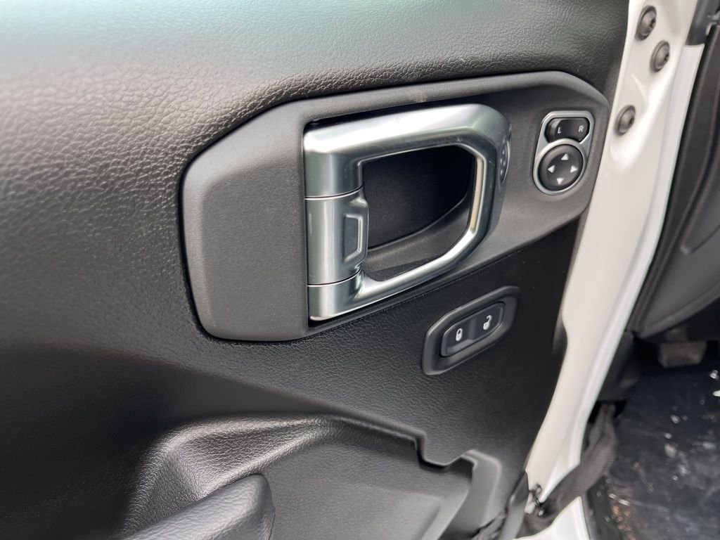 New 2026 Bright White Clearcoat Jeep Rubicon image 27