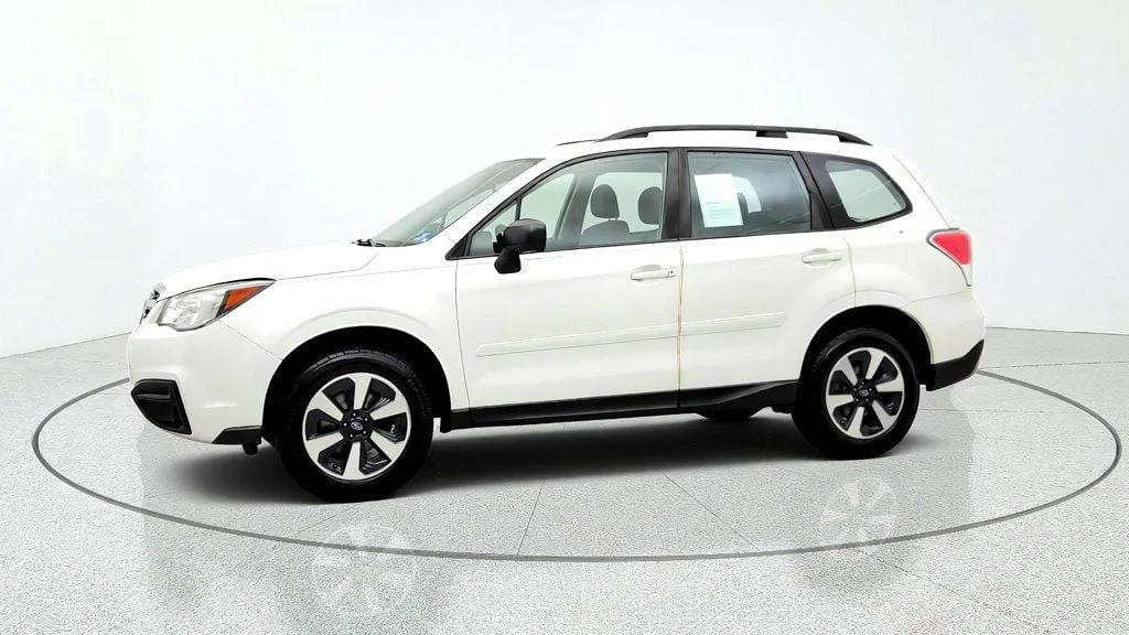 Used 2018 Crystal White Pearl Subaru 2.5i CVT w/ Alloy Wheel Package image 8