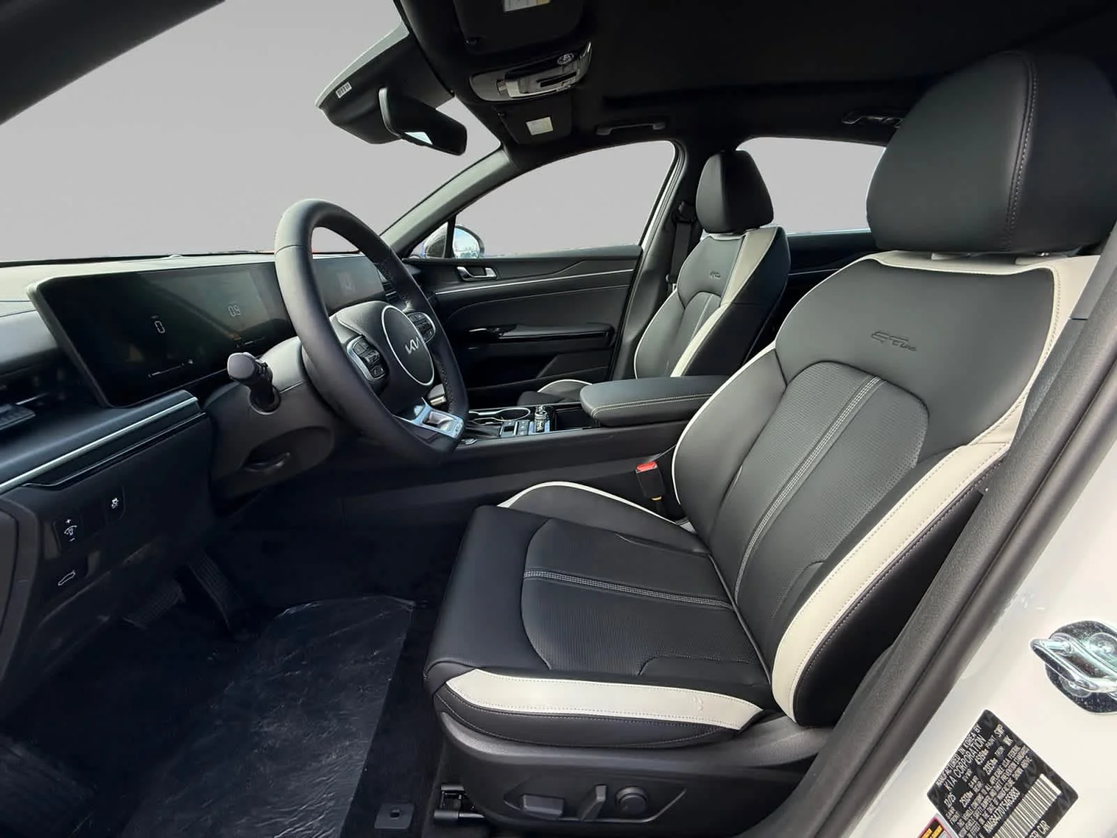 New 2026 Snow White Pearl Kia GT-Line image 9
