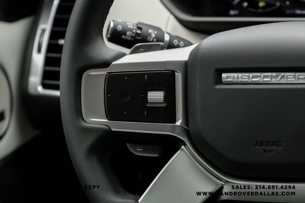 New 2026 Santorini Black Metallic Land Rover S image 17