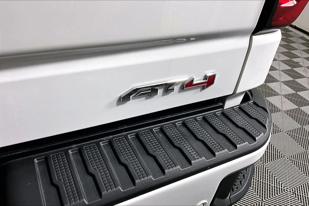 Used 2026 White GMC AT4 image 25