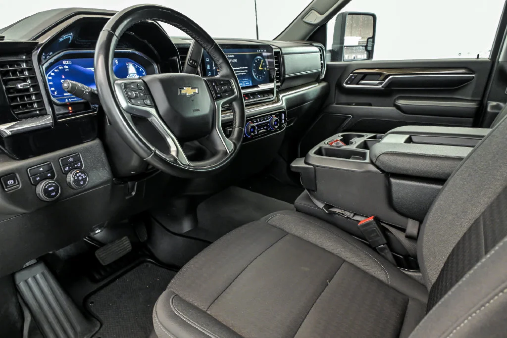 2024 Chevrolet Silverado 3500HD LT - Photo 11