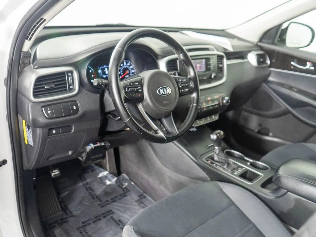 Used 2016 White Kia LX image 13