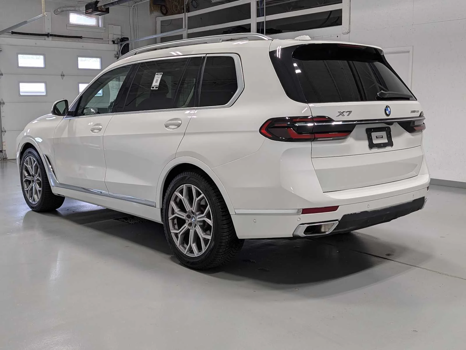 Used 2023 Alpine White BMW xDrive40i image 10