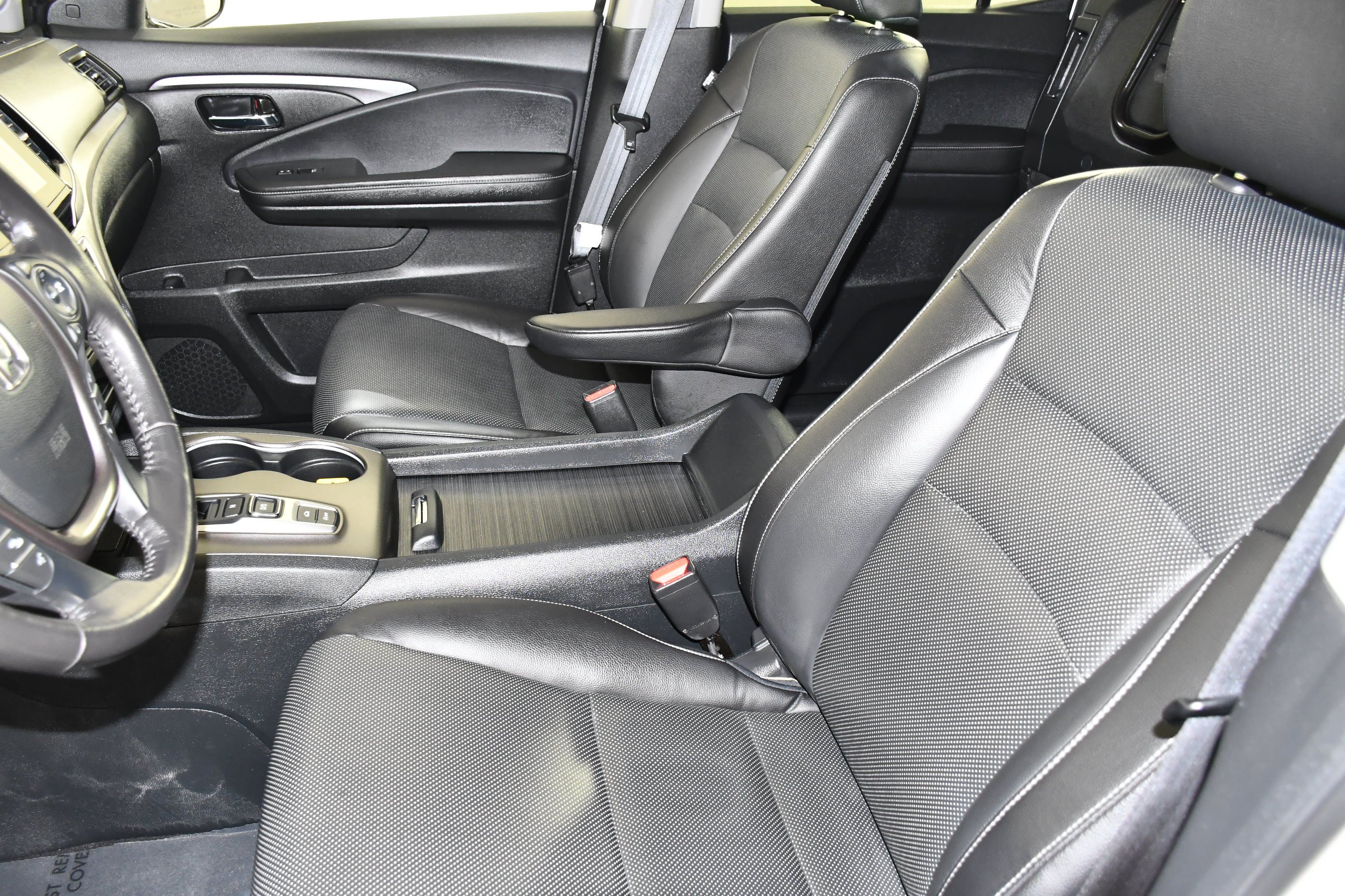 Certified Used 2023 Platinum White Pearl Honda AWD RTL-E image 41