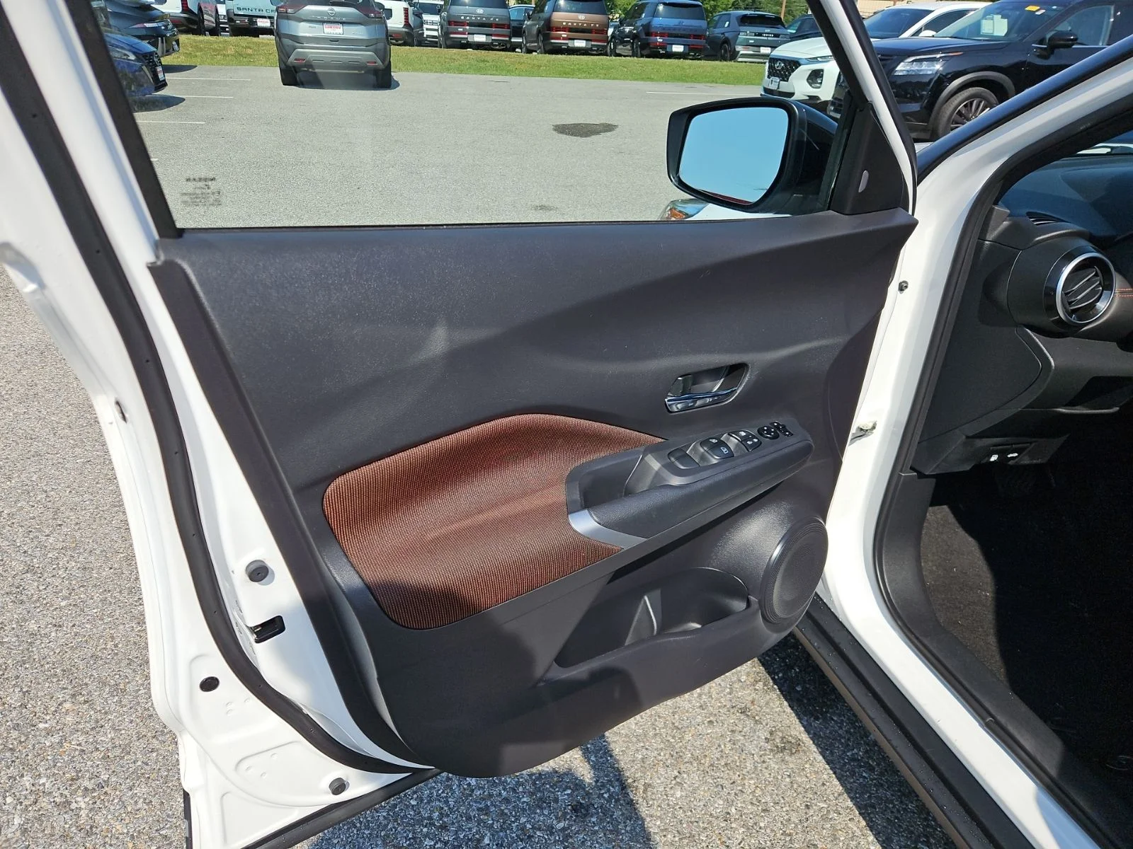 Used 2024 White Nissan SR image 28