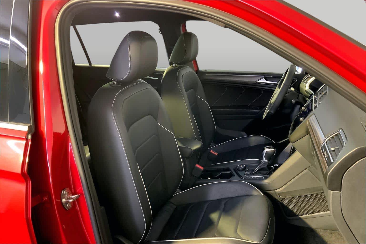 Used 2024 Kings Red Metallic Volkswagen SEL R-Line image 8