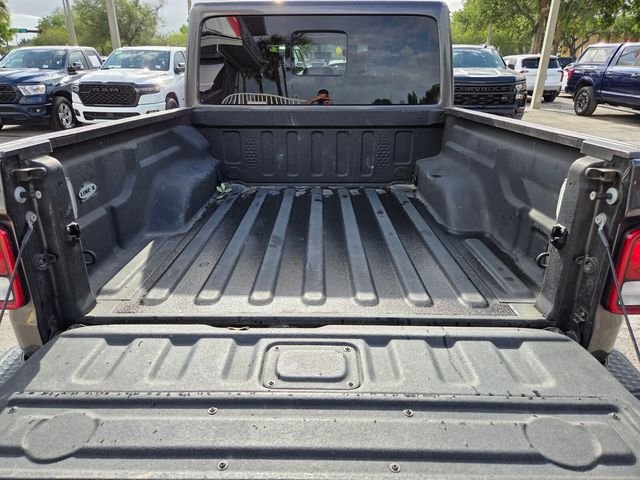 Certified Used 2020 Gray Jeep Overland image 9