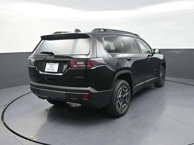 New 2026 Diamond Black Crystal Pearl-Coat Exterior Paint Jeep Laredo image 9