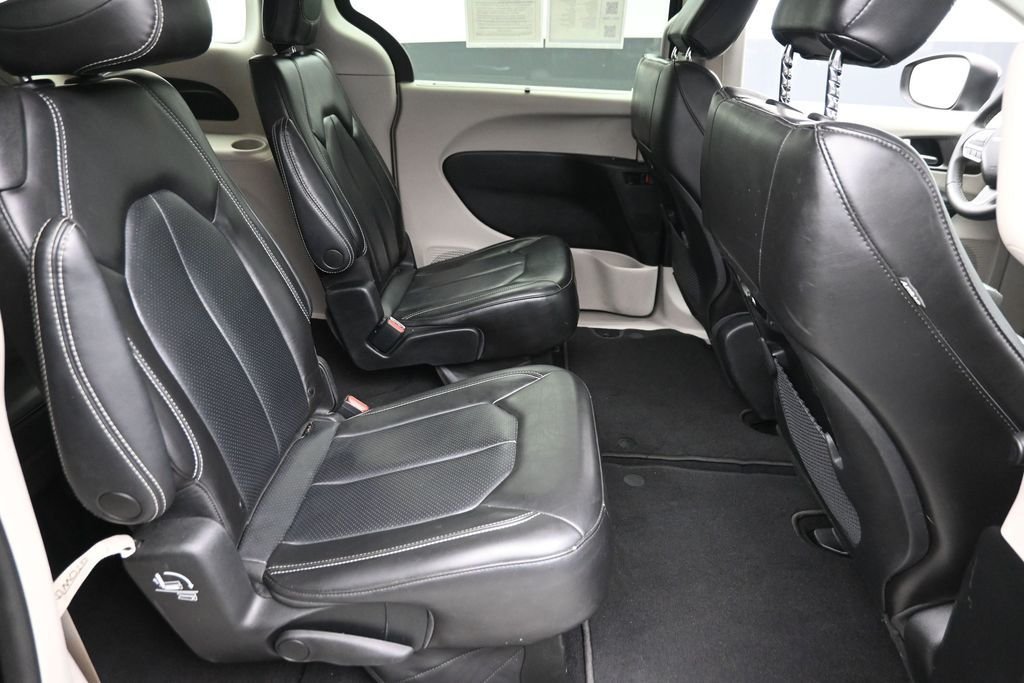 Used 2023 Gray Chrysler Touring L image 10