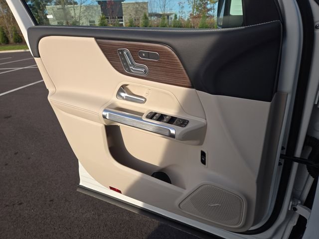 New 2026 Polar White Mercedes-Benz GLB250 image 20
