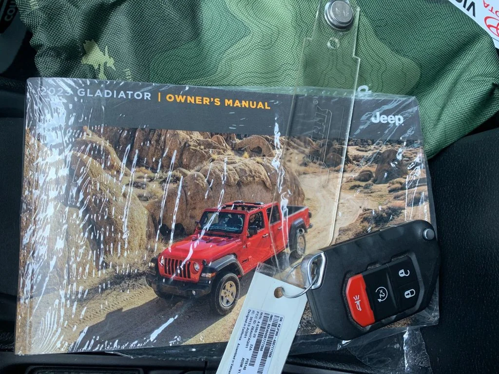 Used 2023  Jeep Rubicon image 9