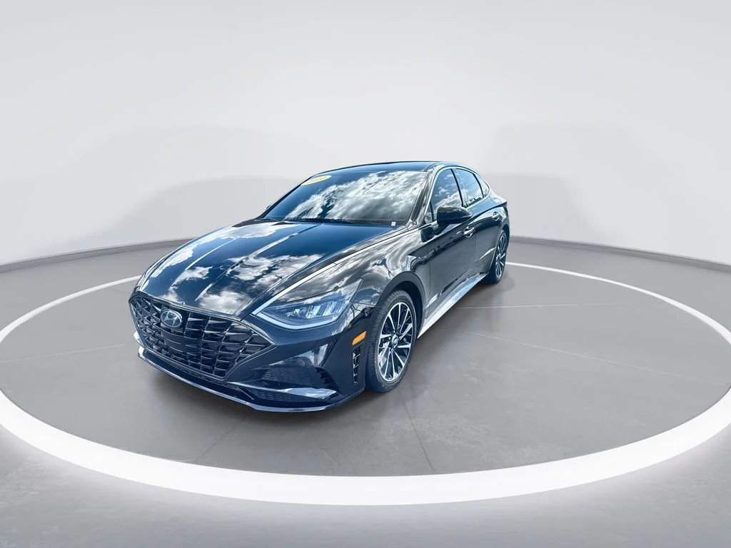 Used 2020 Black Hyundai SEL Plus image 4