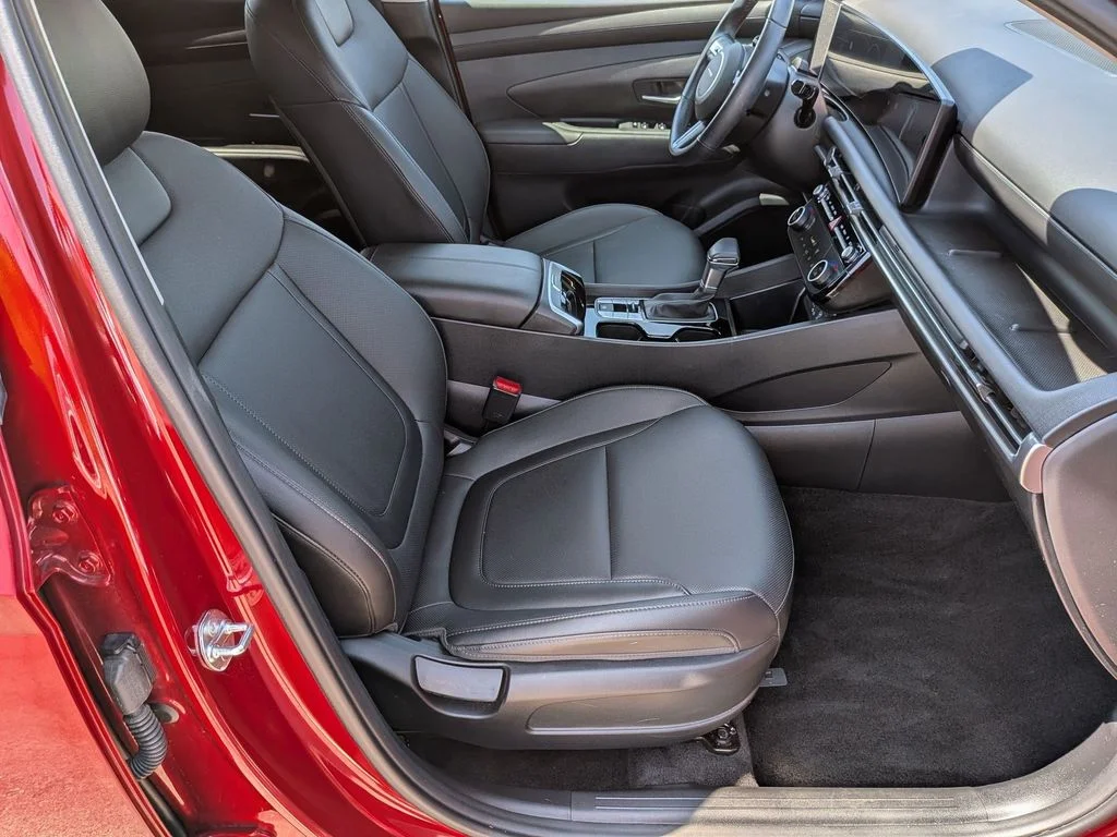 Used 2025 Red Hyundai SEL Convenience image 30