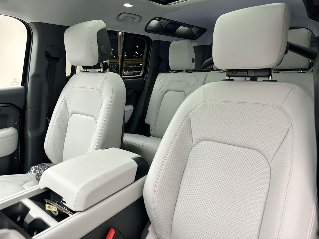 New 2026 Carpathian Grey Prem Met Land Rover X-Dynamic SE image 10
