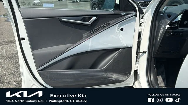 New 2026 White Kia Wind image 9