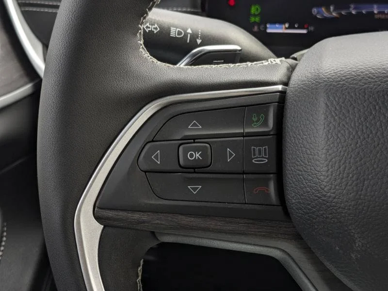 New 2025 White Jeep Limited - - 4x4 - Second row heated seats - Dual Pano Sunroof - Int FAM CAM & More! image 15