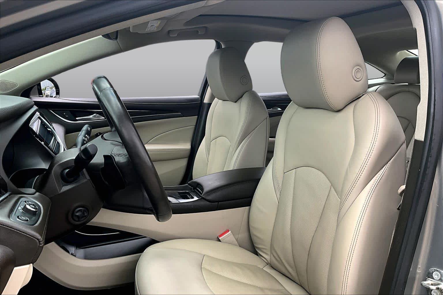 Used 2017  Buick  image 7