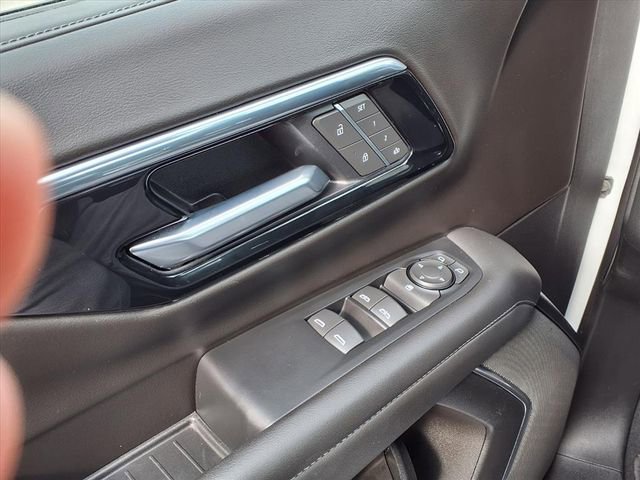 Used 2025 Summit White Chevrolet LT image 9