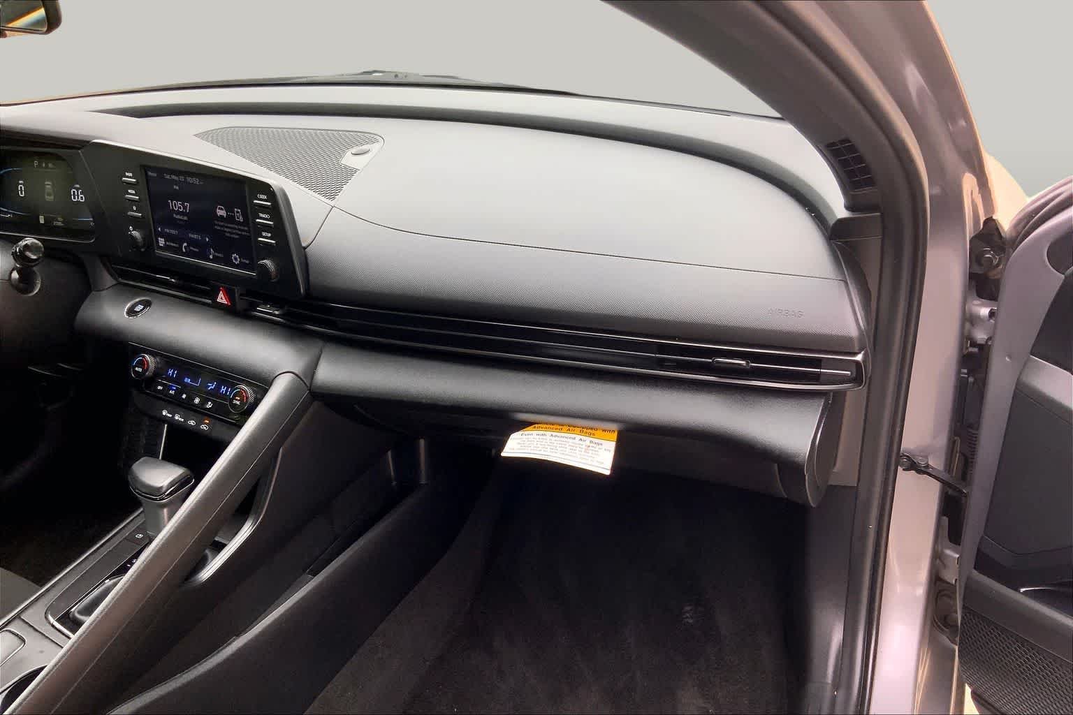 2025 Hyundai Elantra SEL - Photo 19