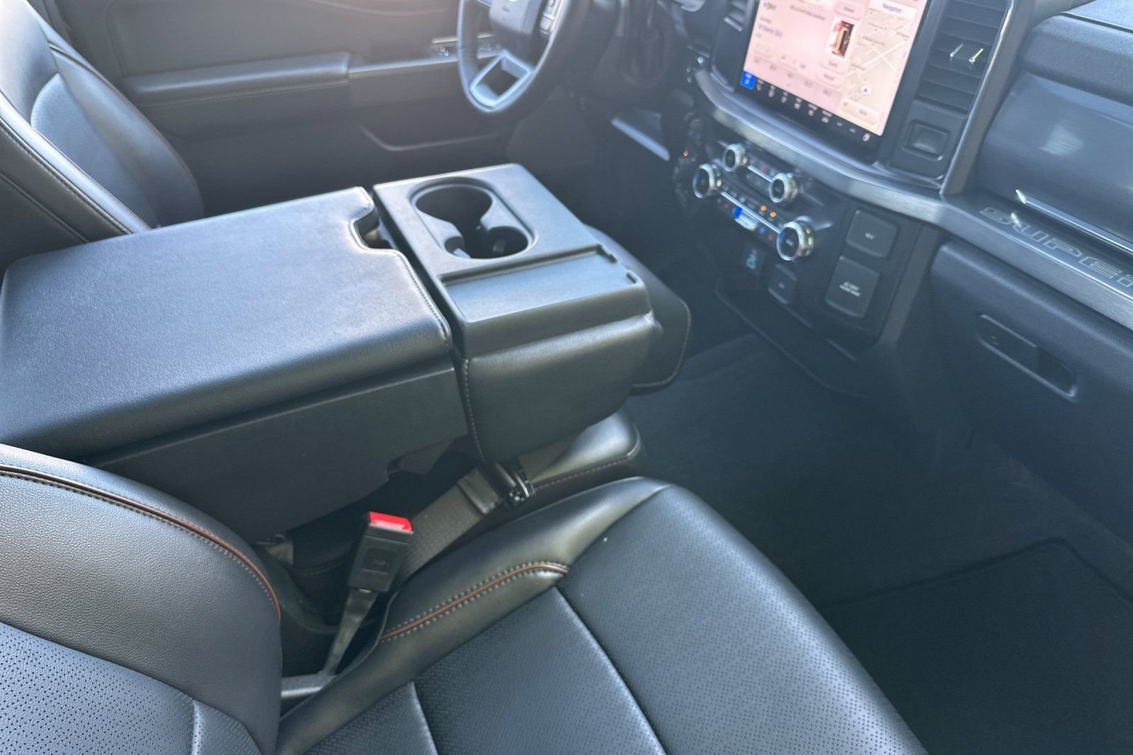 Used 2025  Ford Lariat image 14