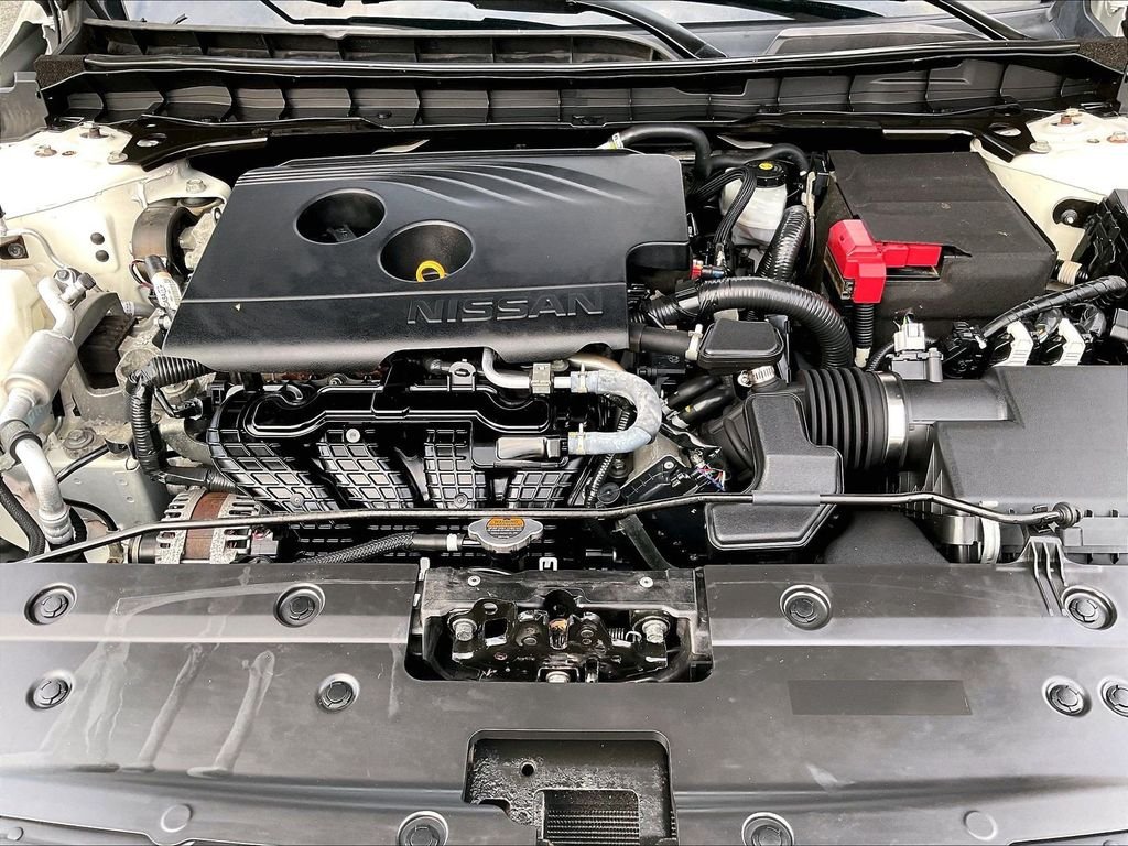 Used 2019 White Nissan 2.5 SL image 30